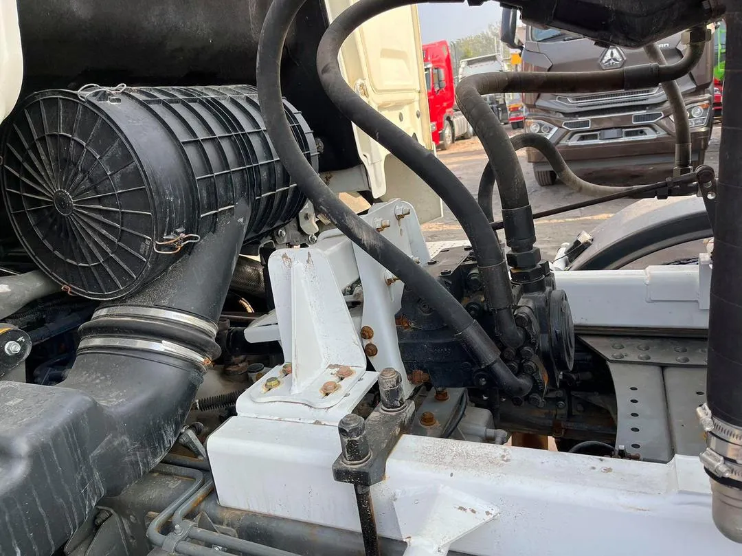 Used HOWO 12 m³ Truck Mixer1