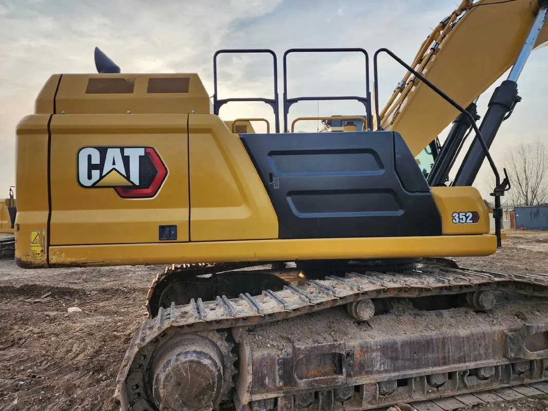 Used CAT 352 Large Excavator1
