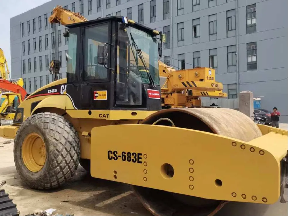 Used CAT CS683E Vibratory Compactor0