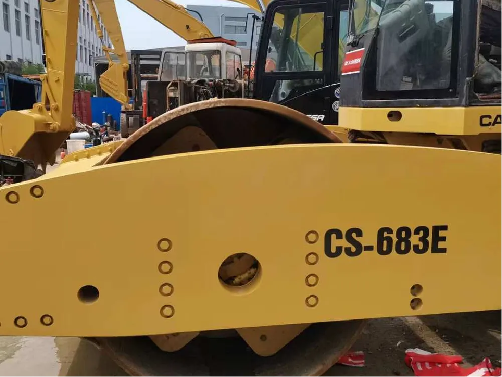 Used CAT CS683E Vibratory Compactor1