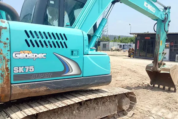 Used KOBELCO SK75-8 Small Excavator1