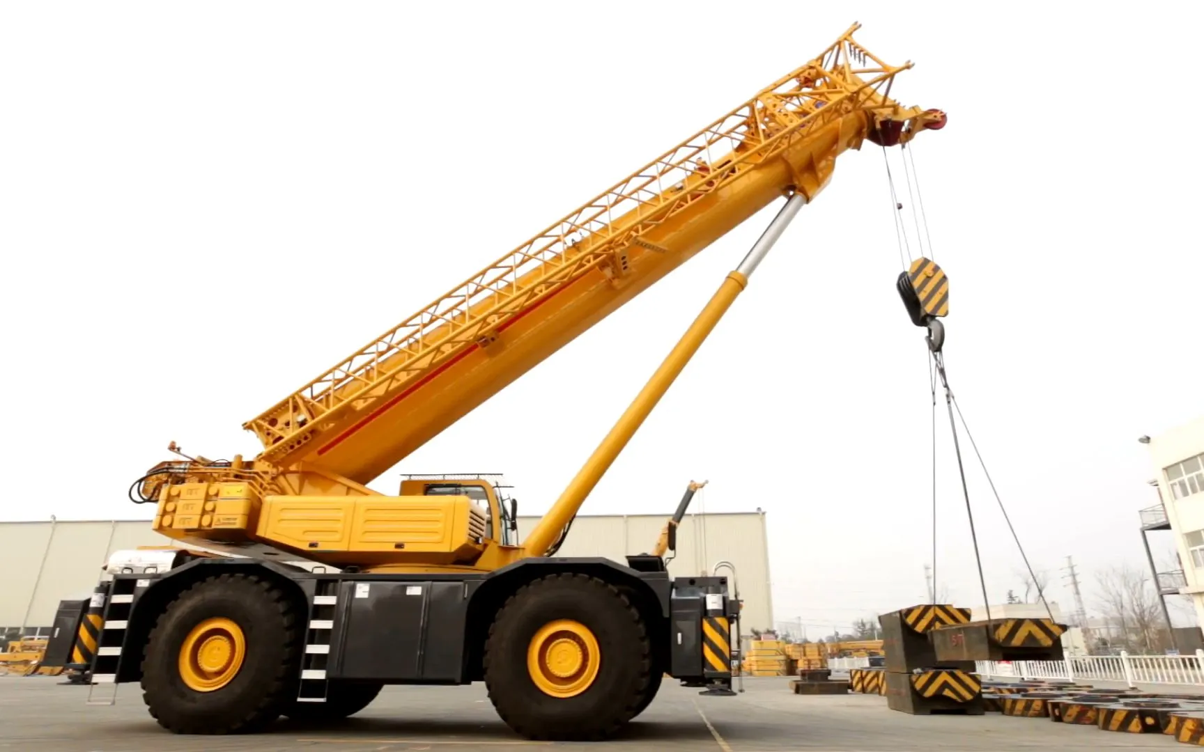 Used XCMG XCR90_E Rough-Terrain Crane1