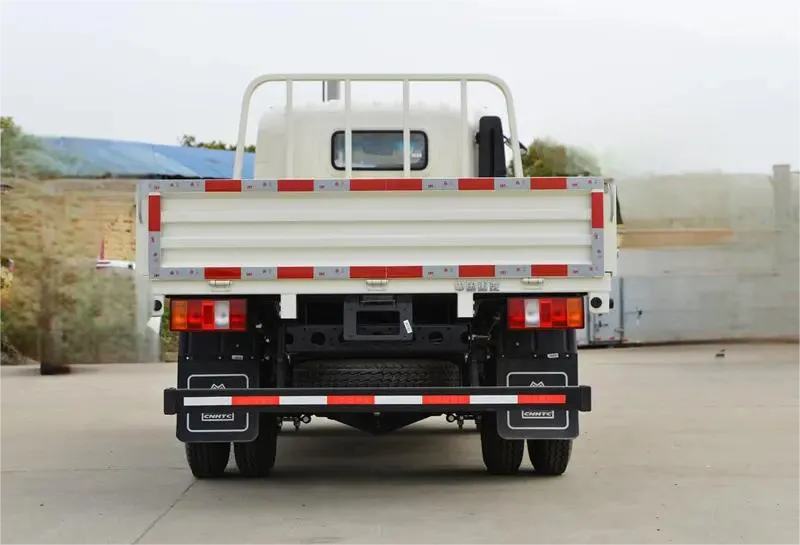 Used SINOTRUK HOWO 4x2 Light Truck1