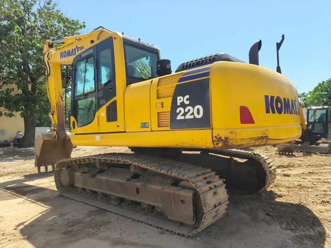 Used KOMATSU PC200-8M0 Medium Excavator2