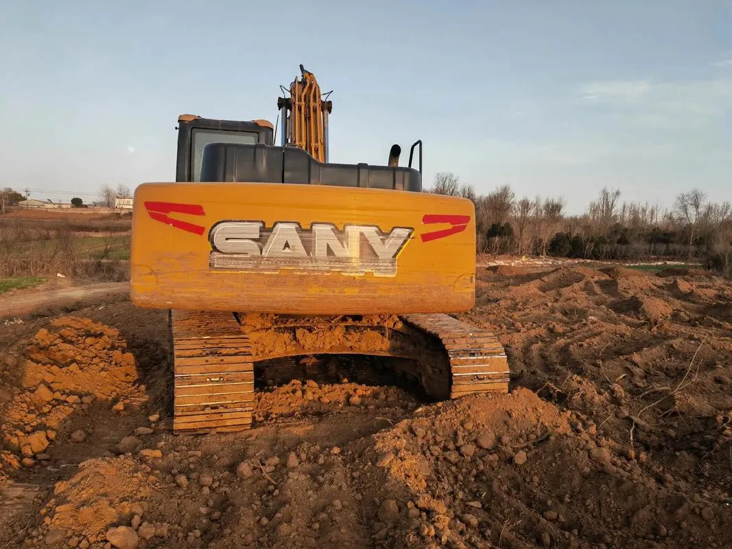 Used SANY SY215C Medium Excavator1