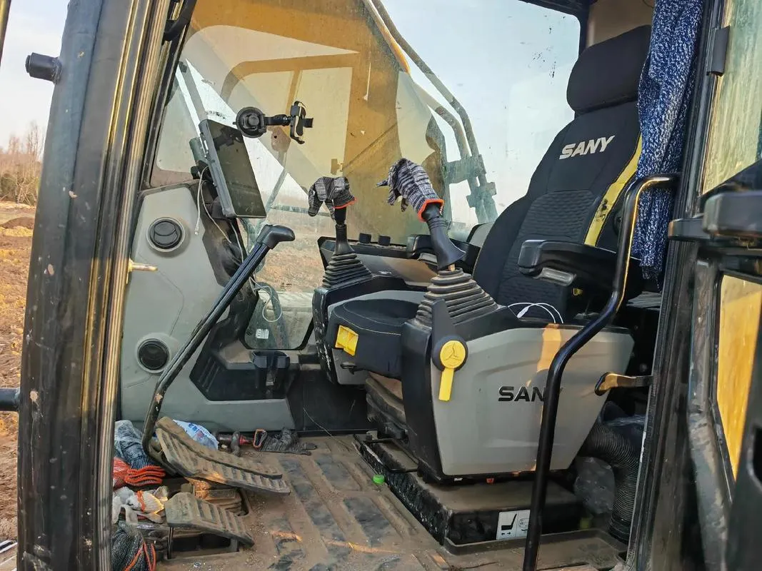 Used SANY SY215C Medium Excavator3