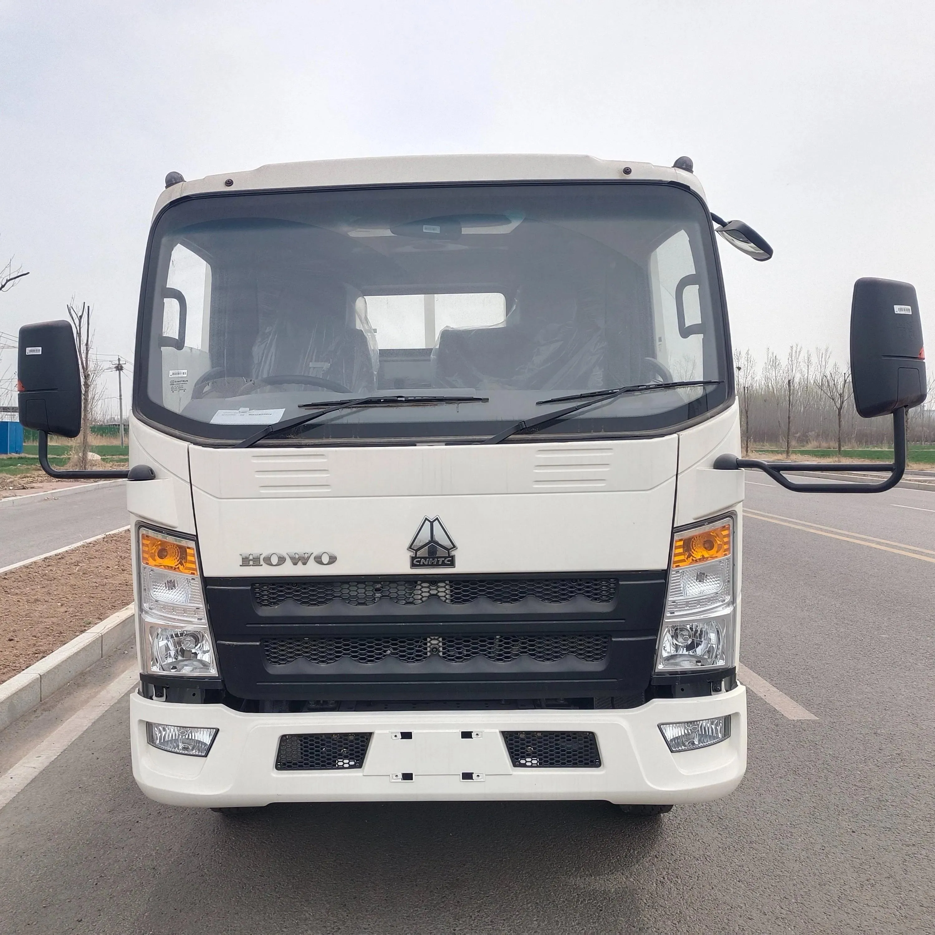 Used SINOTRUK HOWO 4x2 Light Truck2