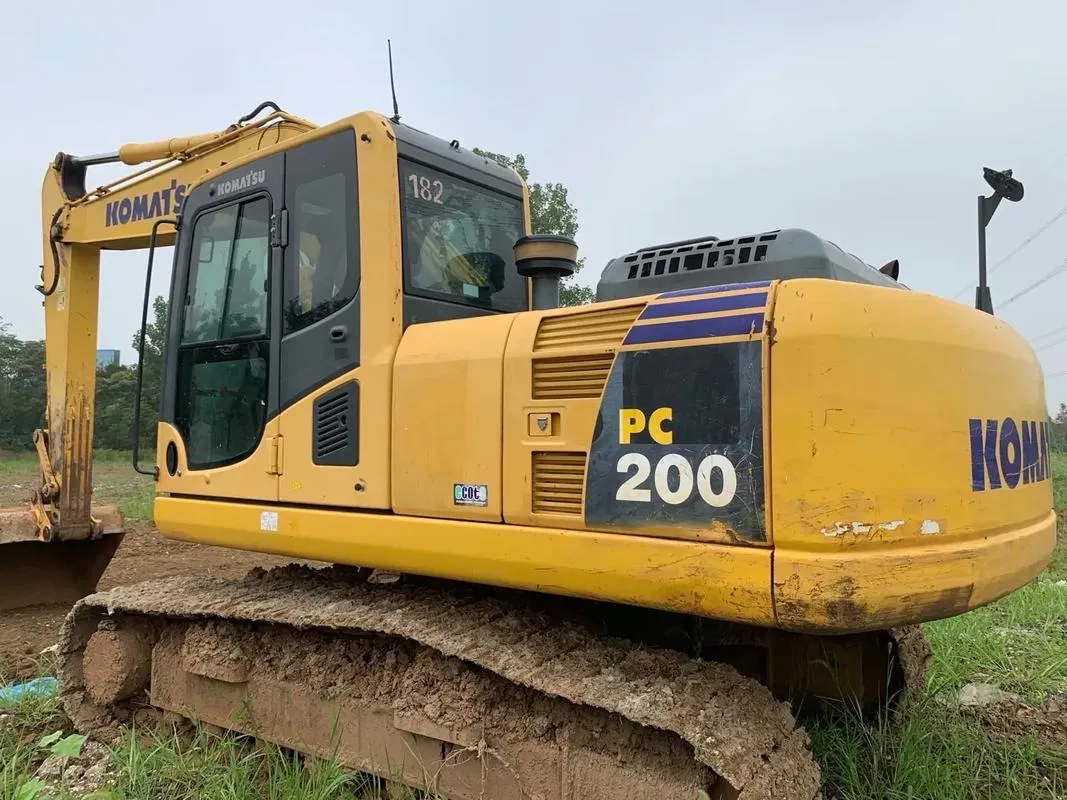 Used KOMATSU PC200-8M0 Medium Excavator0