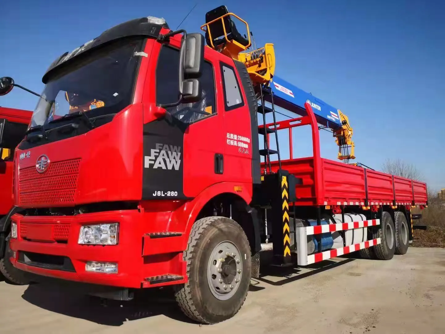 Used FAW J6L 6x4 Truck-Mounted Crane2