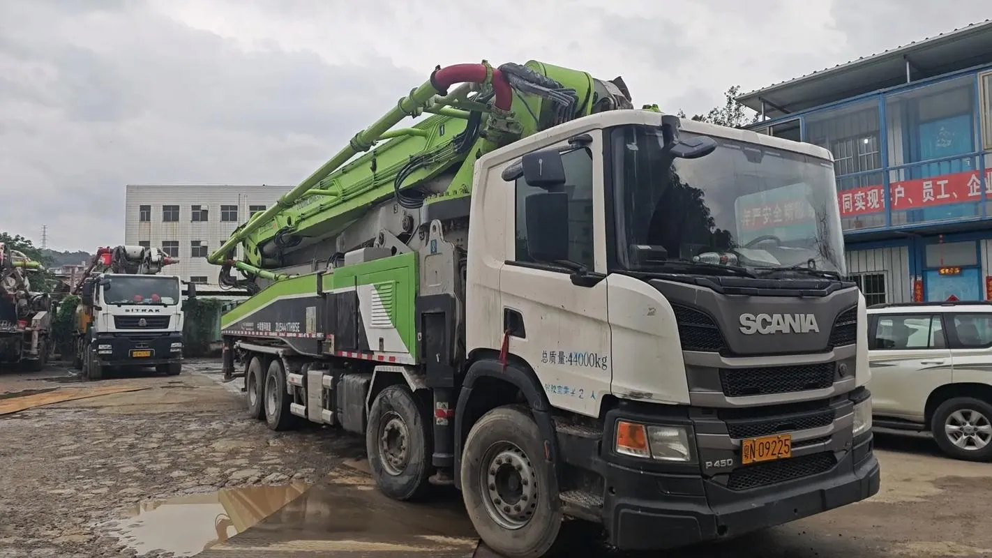 Used ZOOMLION 54M Truck-Mounted Concrete Pump3