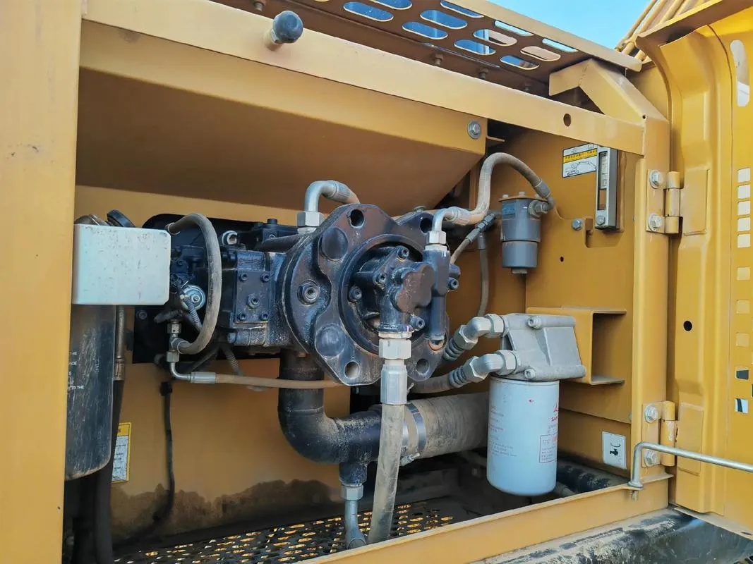 Used SANY SY215C Medium Excavator4